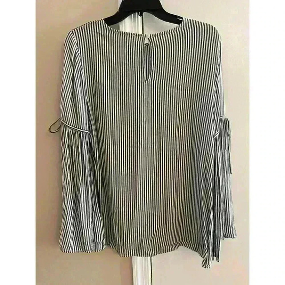 BEACHLUNCHLOUNGE NAVY/WHITE Vertical Striped Bell Sleeves Blouse, Small/Medium - Picture 4 of 6